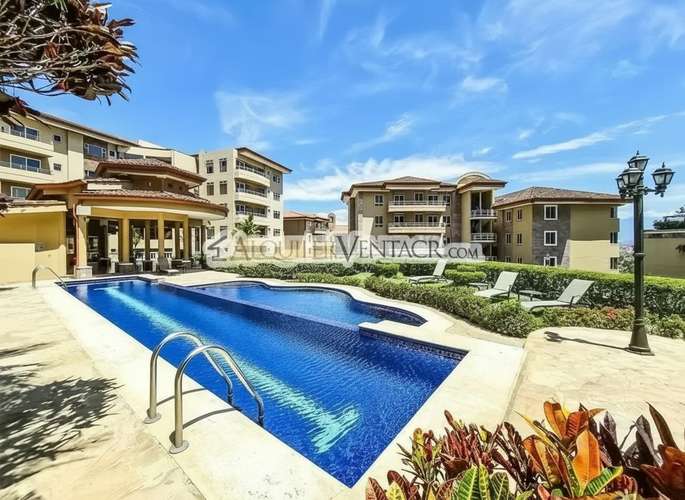 Apartamento amueblado en San Rafael de Escazú con balcón y amenidades