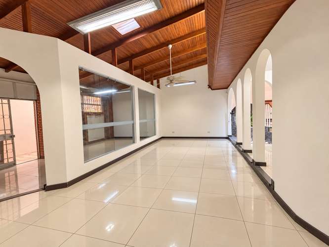 Se vende casa amplia Rohrmoser - Imagen 4