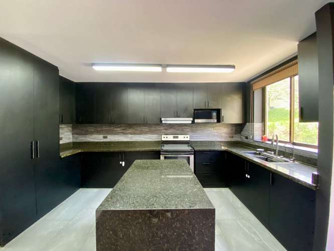 ALQUILER DE APARTAMENTO EN ESCAZÚ