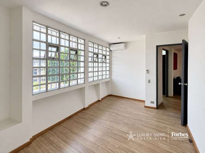 21574 - Venta de Edificio con excelente ubicación en Barrio Dent - Imagen 4
