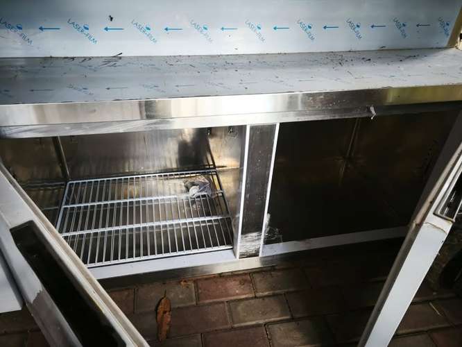 Mesa de preparación refrigerada Mega Top 2 puertas, 180 cm, acero inoxidable