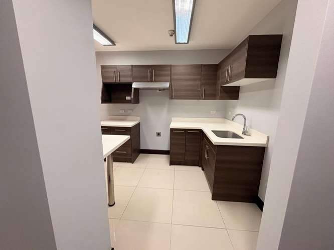 Apartamento en Primer Nivel con Jardín en Condominio Montesol, Santa Ana. 