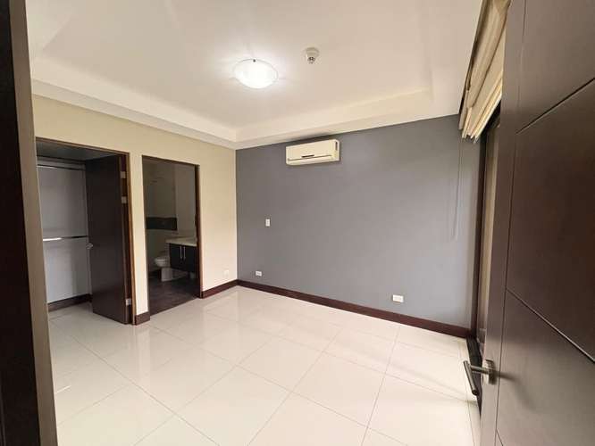 Apartamento en Primer Nivel con Jardín en Condominio Montesol, Santa Ana. 