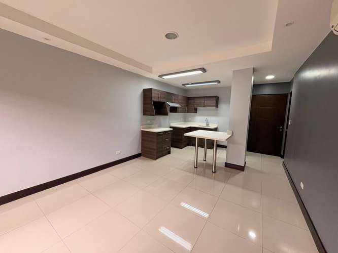 Apartamento en Primer Nivel con Jardín en Condominio Montesol, Santa Ana. 