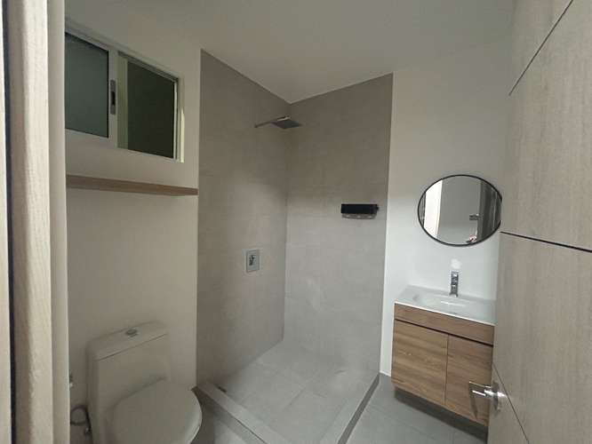 Apartamento nuevo, 2 cuartos, 2 baños, 2 espacios parqueo. Incluye cuota condominal y línea blanca. - Imagen 5
