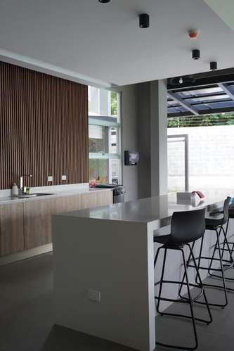 Apartamento nuevo, 2 cuartos, 2 baños, 2 espacios parqueo. Incluye cuota condominal y línea blanca. - Imagen 9
