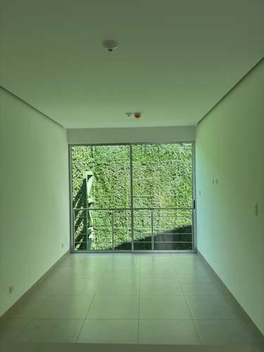 Apartamento nuevo, 2 cuartos, 2 baños, 2 espacios parqueo. Incluye cuota condominal y línea blanca. - Imagen 2