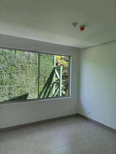 Apartamento nuevo, 2 cuartos, 2 baños, 2 espacios parqueo. Incluye cuota condominal y línea blanca. - Imagen 3