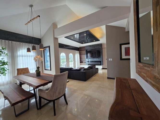 SE ALQUILA PENTHOUSE EN CORTIJO, ESCAZÚ