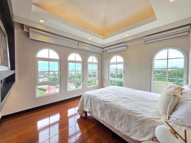 SE ALQUILA PENTHOUSE EN CORTIJO, ESCAZÚ