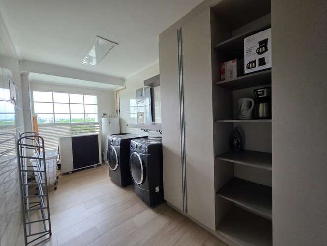 SE ALQUILA PENTHOUSE EN CORTIJO, ESCAZÚ