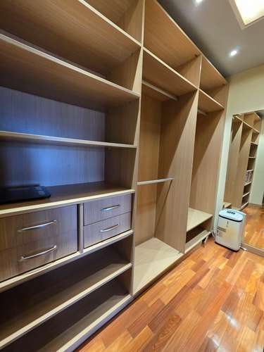 SE ALQUILA PENTHOUSE EN CORTIJO, ESCAZÚ