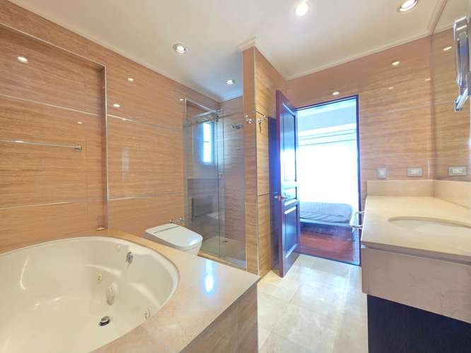 SE ALQUILA PENTHOUSE EN CORTIJO, ESCAZÚ