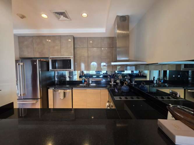 SE ALQUILA PENTHOUSE EN CORTIJO, ESCAZÚ
