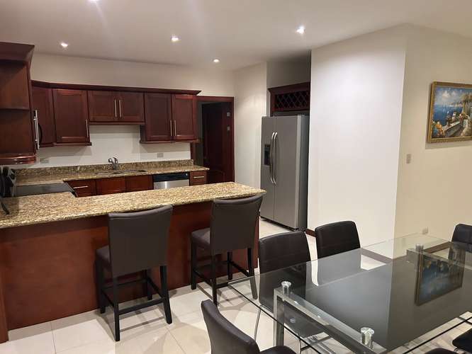 EXPECTACULAR CONDOMINIO ESCAZÚ 210m2 2 hab 2 B $2300