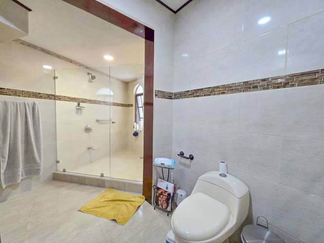CASA DE UNA PLANTA CON PISCINA PRIVADA EN BELLO HORIZONTE ESCAZU - Imagen 19