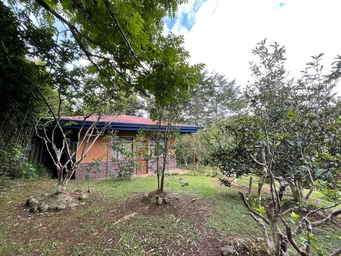 Se vende preciosa quinta de descanso con una increíble vista hacia el Valle de Ujarrás ubicada en Paraíso de Cartago