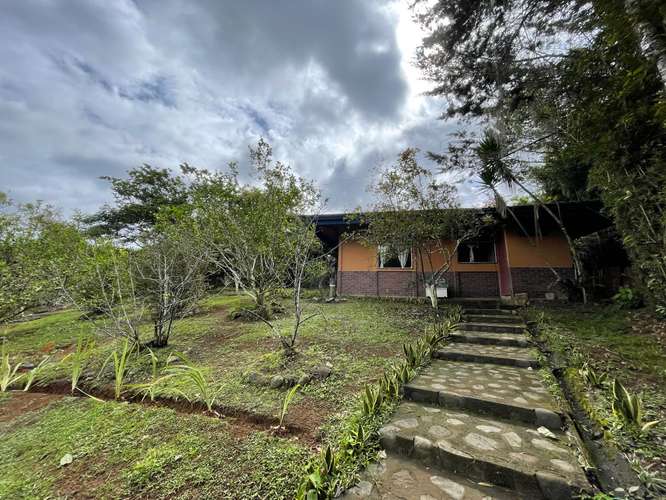 Se vende preciosa quinta de descanso con una increíble vista hacia el Valle de Ujarrás ubicada en Paraíso de Cartago