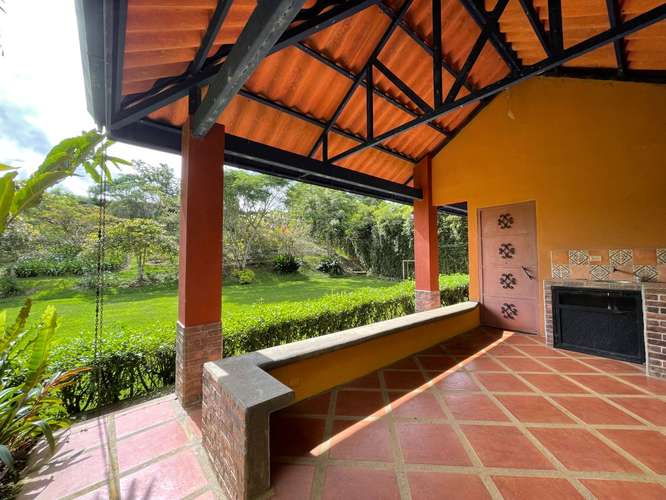 Se vende preciosa quinta de descanso con una increíble vista hacia el Valle de Ujarrás ubicada en Paraíso de Cartago