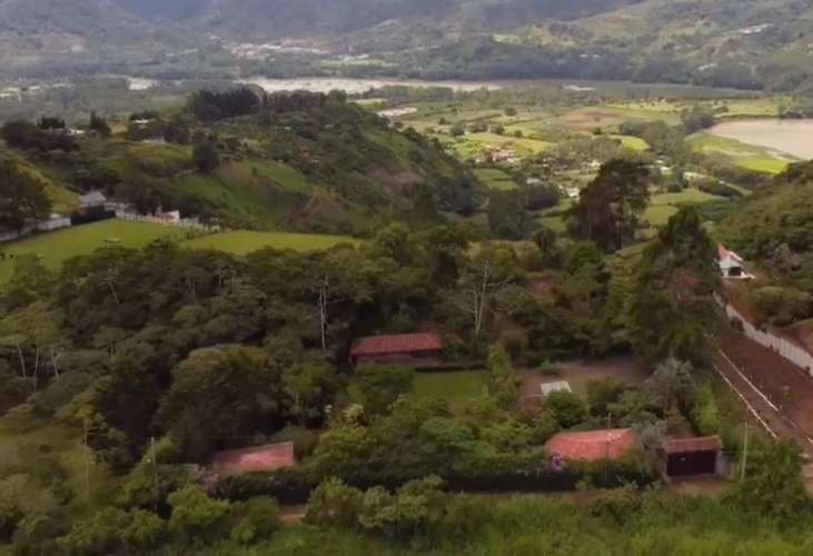 Se vende preciosa quinta de descanso con una increíble vista hacia el Valle de Ujarrás ubicada en Paraíso de Cartago