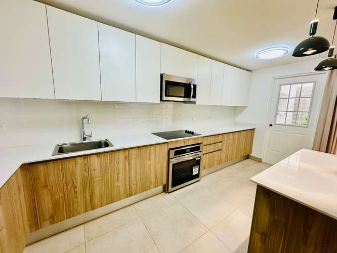 ALQUILER DE HERMOSA CASA RN CONDOMINIO CON LINEA BLANCA