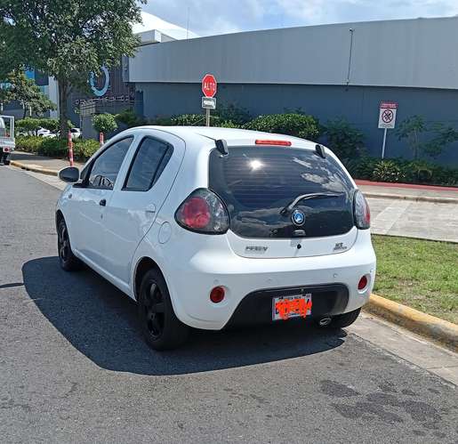 CARRO DE ADULTO MAYOR.73 MIL KMS.DEKRA MAYO 2027..REGALO TRASPASO.