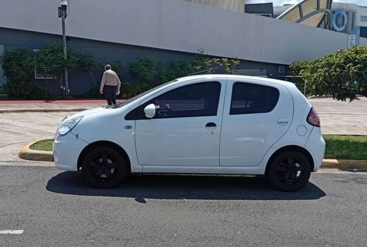 CARRO DE ADULTO MAYOR.73 MIL KMS.DEKRA MAYO 2027..REGALO TRASPASO.