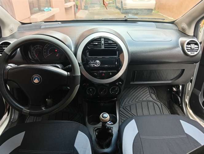 CARRO DE ADULTO MAYOR.73 MIL KMS.DEKRA MAYO 2027..REGALO TRASPASO.