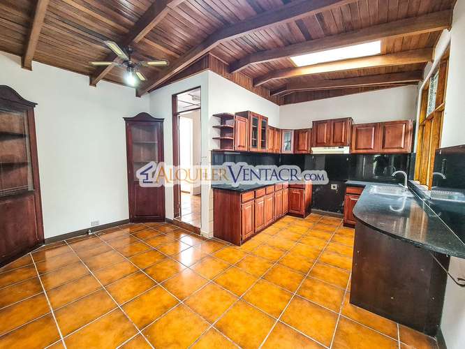 Casa de Un Nivel de 479 m2 con 984 m2 de lote en Jaboncillos Escazú - Imagen 13