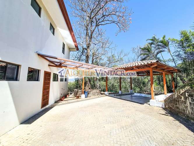 LUJOSA CASA CON 1.039 M2 DE LOTE Y VISTA EN BRASIL DE MORA SANTA ANA - Imagen 3