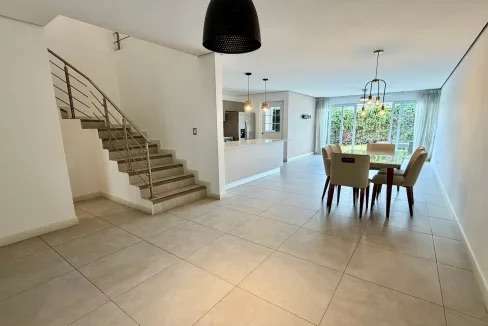Alquiler Casa Moderna con Jardín en Condominio Source Living, Guachipelín, Escazú