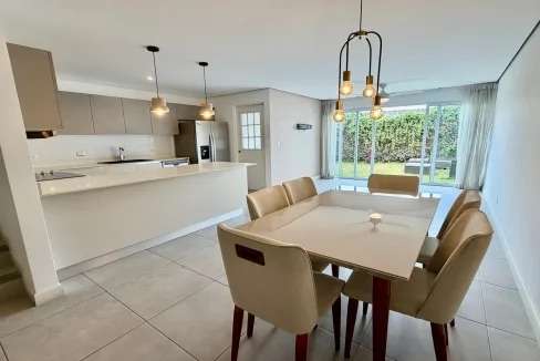 Alquiler Casa Moderna con Jardín en Condominio Source Living, Guachipelín, Escazú - Imagen 2