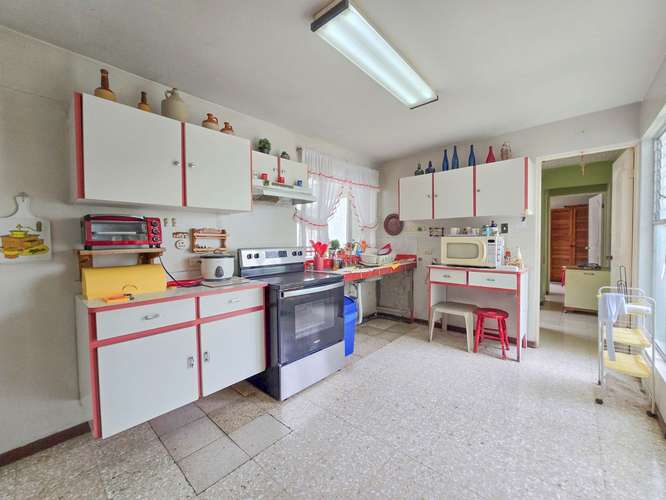 Casa Esquinera en Rohrmoser Nunciatura Ideal para Remodelar o Desarrollo de Apartamentos - Imagen 2