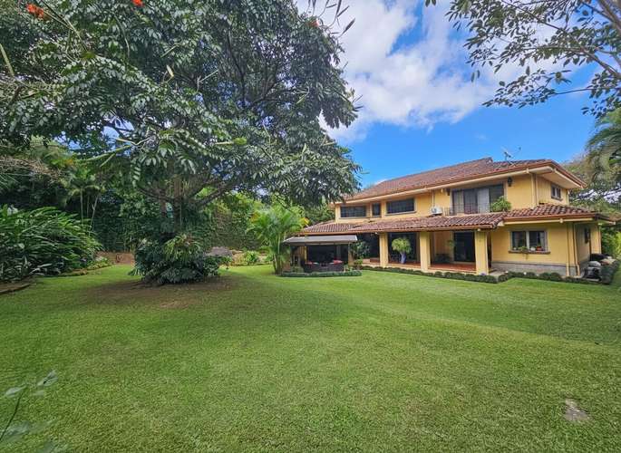 LUJOSA CASA DE 570 M2 CON 2.244 M2 DE LOTE EN SAN ANTONIO ESCAZU - Imagen 2