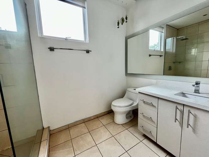 SANTA ANA! MODERNA CASA TIPO TOWNHOUSE DE 2 HAB/2BAÑOS/LÍNEA BLANCA/JARDIN/2PARQUEOS - Imagen 9