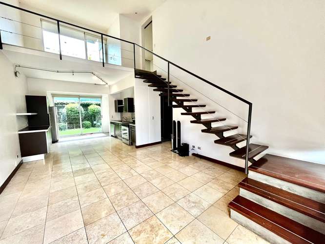 SANTA ANA! MODERNA CASA TIPO TOWNHOUSE DE 2 HAB/2BAÑOS/LÍNEA BLANCA/JARDIN/2PARQUEOS