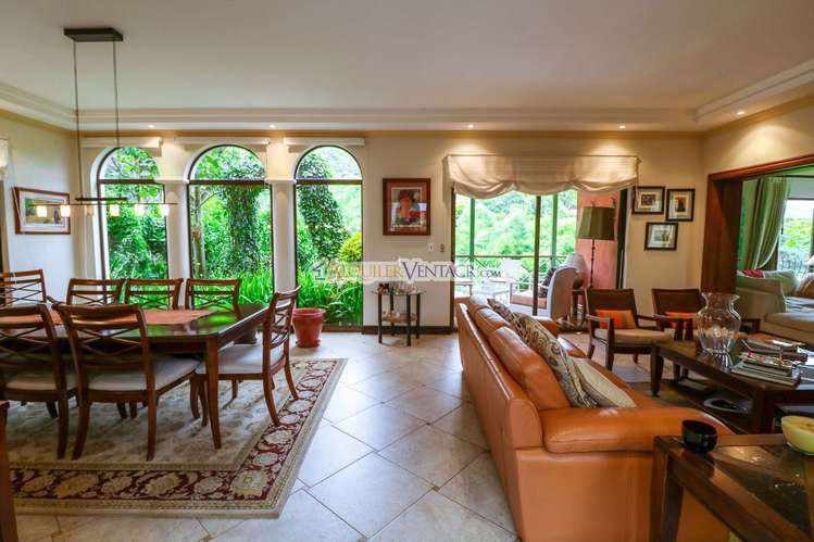 LUJOSA CASA CON 1.596 M2 LOTE Y CON VISTAS EN SAN ANTONIO ESCAZU - Imagen 16