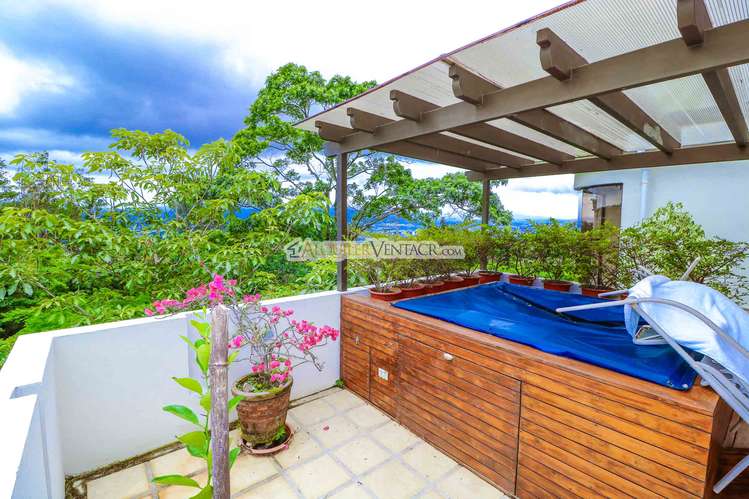 LUJOSA CASA CON 1.596 M2 LOTE Y CON VISTAS EN SAN ANTONIO ESCAZU - Imagen 11