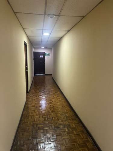 Oficina en alquiler, 6to piso en Centro Colón, con 2 estacionamientos y seguridad 24 horas