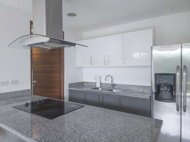 Apartamento DE LUJO  Escazu  2 HAB con JARDIN - Imagen 6