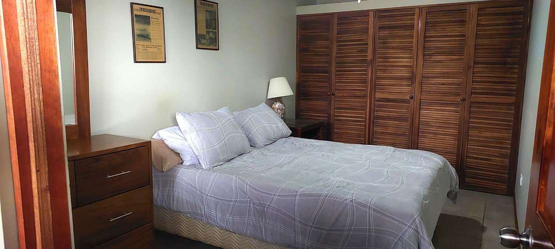 Santa Ana | Apartamento amoblado de 2 habitaciones y 2 parqueos – $1.100