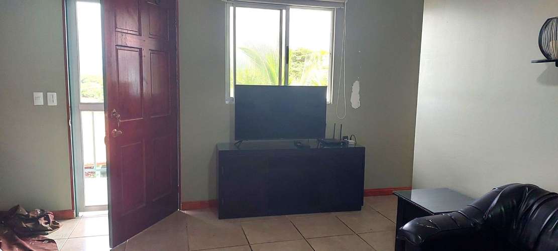 Santa Ana | Apartamento amoblado de 2 habitaciones y 2 parqueos – $1.100