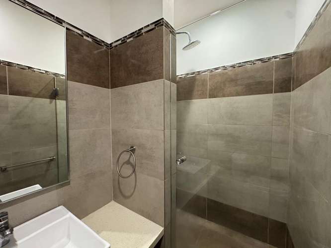 APARTAMENTO EJECUTIVO AMOBLADO EN ALQUILER EN VÍA NATURA, CURRIDABAT | 2 HABITACIONES | 80 M²
