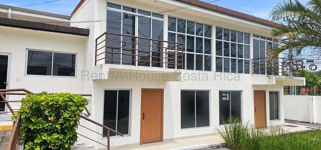 Venta de Apartamento en Piedades de Santa Ana. 