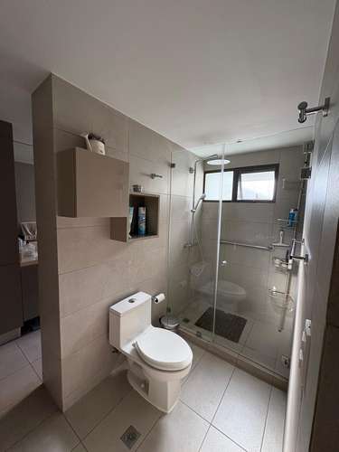 Exclusivo Apartamento de 170 m² con 4 Parqueos en Santa Ana - Imagen 6