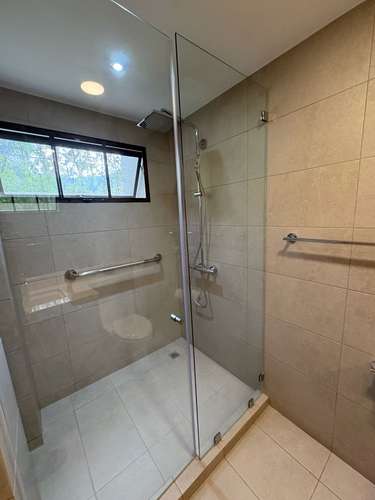 Exclusivo Apartamento de 170 m² con 4 Parqueos en Santa Ana - Imagen 17
