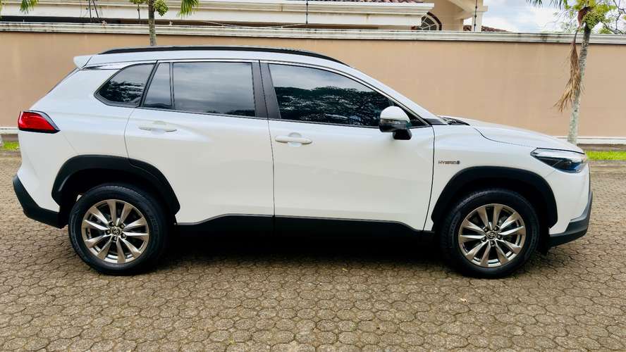  TOYOTA COROLLA CROSS HYBRID 2022 | 50 MIL KM | CUERO | SUNROOF | RÉCORD AGENCIA - Imagen 4