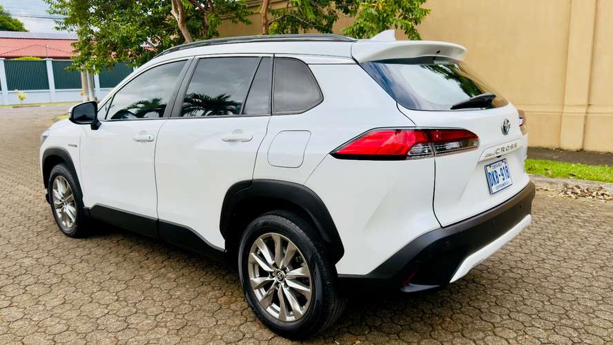  TOYOTA COROLLA CROSS HYBRID 2022 | 50 MIL KM | CUERO | SUNROOF | RÉCORD AGENCIA - Imagen 3