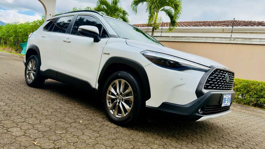 TOYOTA COROLLA CROSS HYBRID 2022 | 50 MIL KM | CUERO | SUNROOF | RÉCORD AGENCIA - Imagen 2