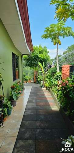 Linda casa en venta en Residencial villas del sur PZ